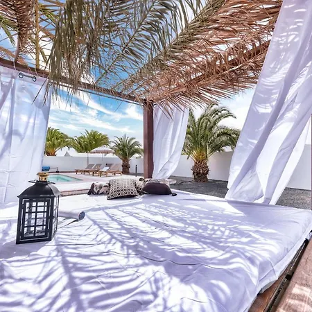 Holiday home Casa Guayre-private Pool, Barbecue, Air-con *