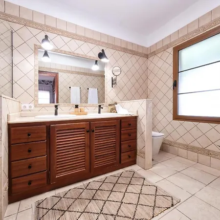 Casa Guayre-private Pool, Barbecue, Air-con Holiday home