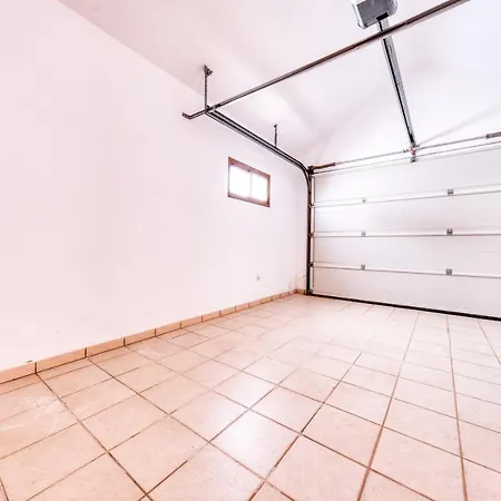 Holiday home Casa Guayre-private Pool, Barbecue, Air-con Puerto Calero