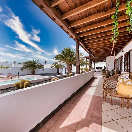 Holiday home Casa Guayre-private Pool, Barbecue, Air-con Puerto Calero