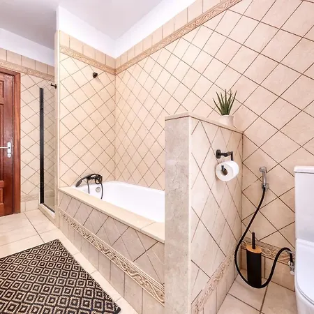 Holiday home Casa Guayre-private Pool, Barbecue, Air-con Puerto Calero