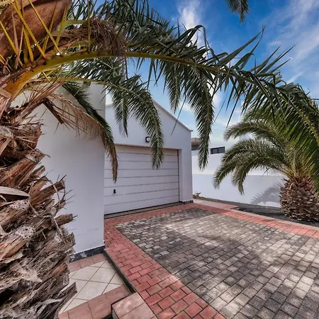 Holiday home Casa Guayre-private Pool, Barbecue, Air-con